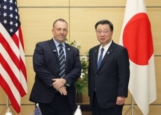 ジョッシュ・グリーン・米国ハワイ州知事一行による松野内閣官房長官表敬